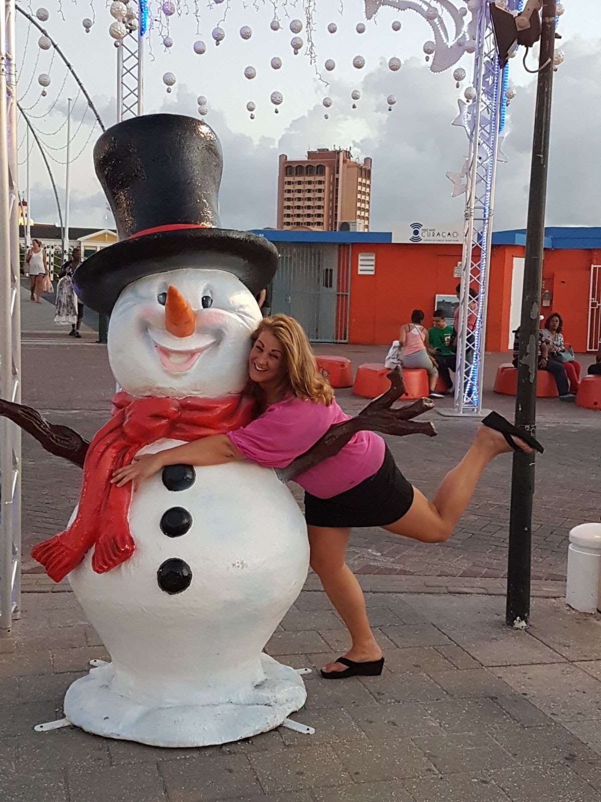 Chantal bouwt een sneeuwpop